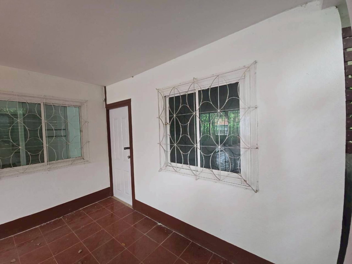 picture Detached House with Guest House | Somboonsap 103 sq. wah | THB 4.2 M - 7/20