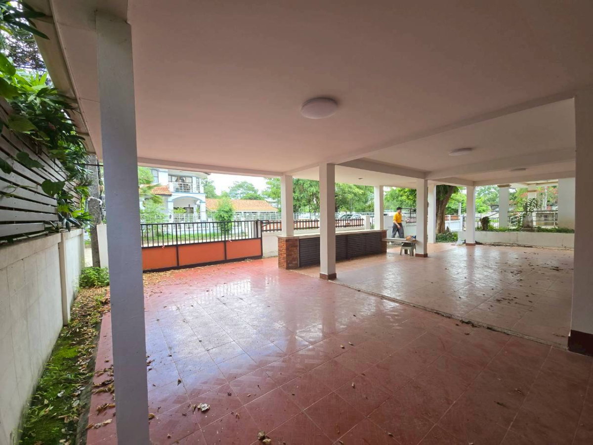 picture Detached House with Guest House | Somboonsap 103 sq. wah | THB 4.2 M - 10/20
