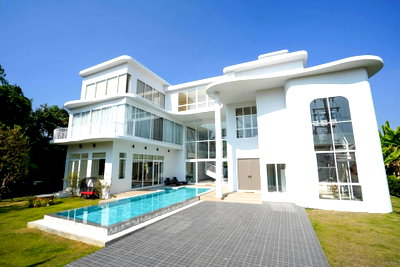 ขายบ้านเดี่ยว : 🏡✨ ขายพูลวิลล่าหรู 3 ชั้น พร้อมสระว่ายน้ำส่วนตัว ใกล้โรงเรียนนานาชาติลานนา ✨🏡  CSRP101304