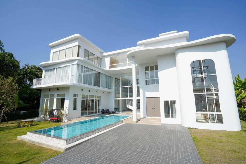 รูป 🏡✨ ขายพูลวิลล่าหรู 3 ชั้น พร้อมสระว่ายน้ำส่วนตัว ใกล้โรงเรียนนานาชาติลานนา ✨🏡 CSRP101304 - รูปที่ 1/25