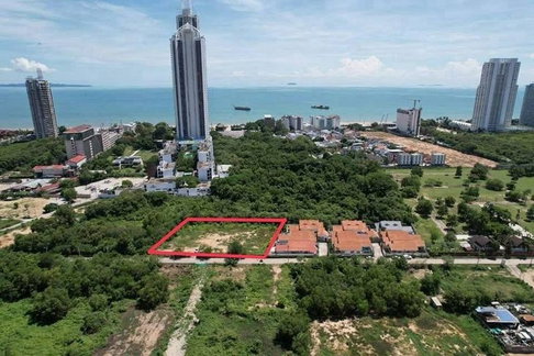 Prime land for sale near Jomtien Beach, Pattaya. Excellent location, ideal for investment.