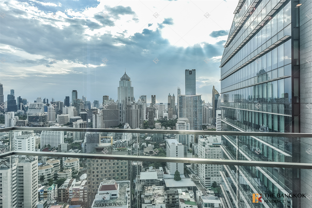 picture Q1 Sukhumvit Luxury Condo at Special Price near BTS Nana - 3/10