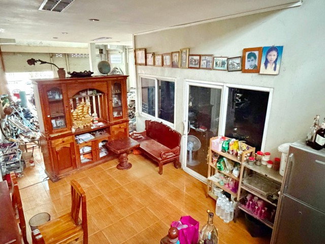 รูป ใกล้โรงเรียนเซนต์แมรี่มหาสารคาม 350 ม. 18 ตร.ว.220 ตร.ม. มหาสารคาม เฉลิมพระเกียรติ ร.9 ให้เช่าห้องแถว 3 ชั้น 1 ห้องนอน 1 ห้องน้ำ - รูปที่ 4/8