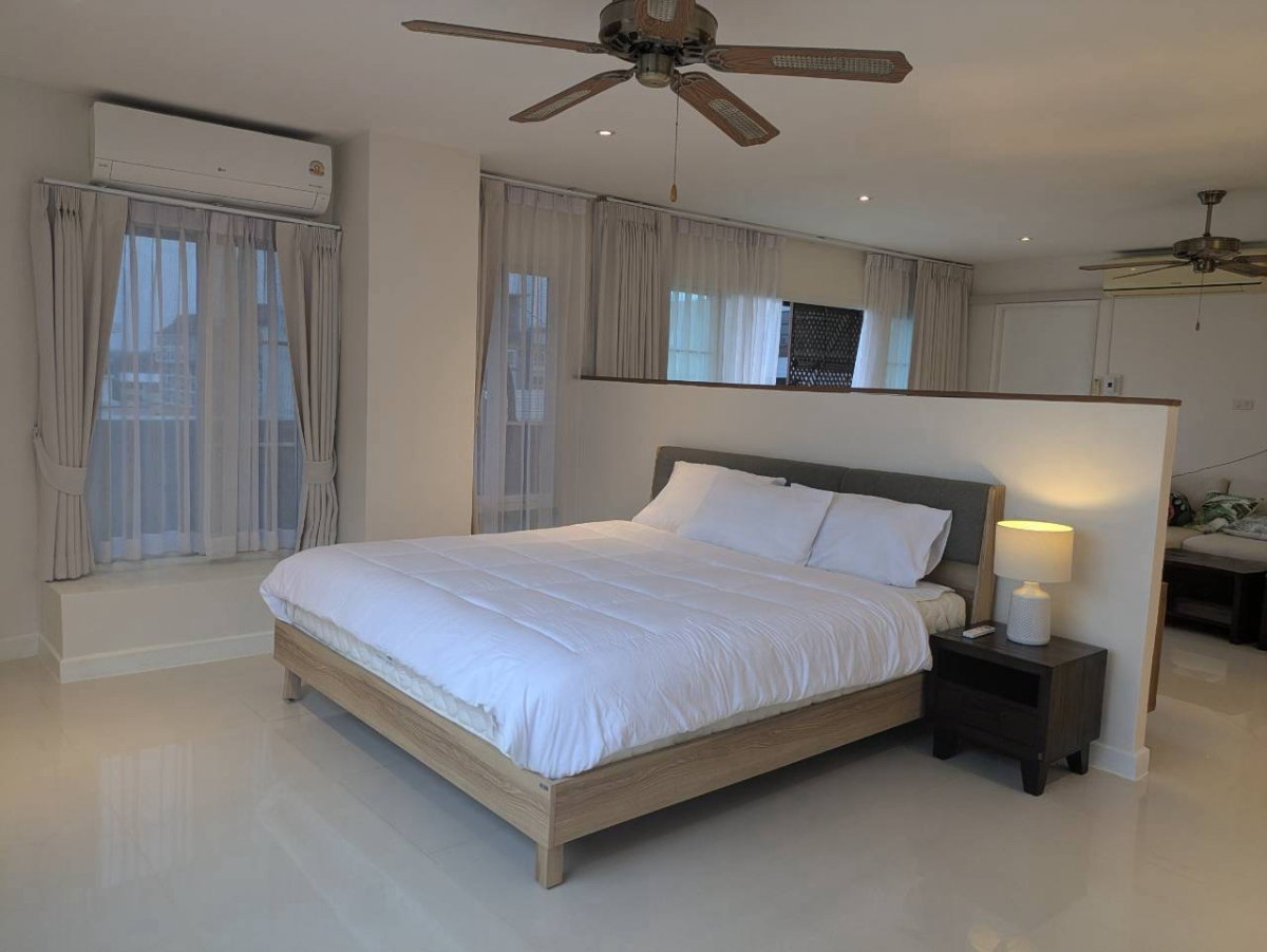 picture Stunning Mountain view condo just 200 m. from MAYA mall, Chiang Mai - 3/13