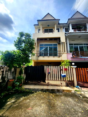 ทาวน์โฮม ถนนติวานนท์ : SKI120🏠 บ้านหลังริม 4 ห้องนอน ใจกลางปากเกร็ด | 3.2 ล้าน