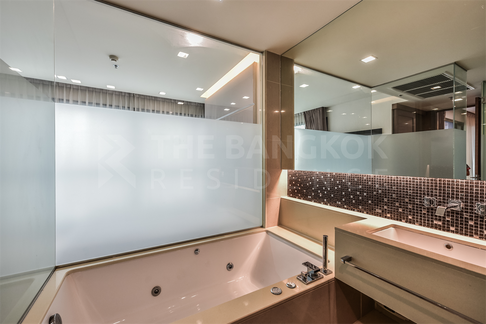 The Address Sathorn 12 near BTS Saint Louis Room available, great price