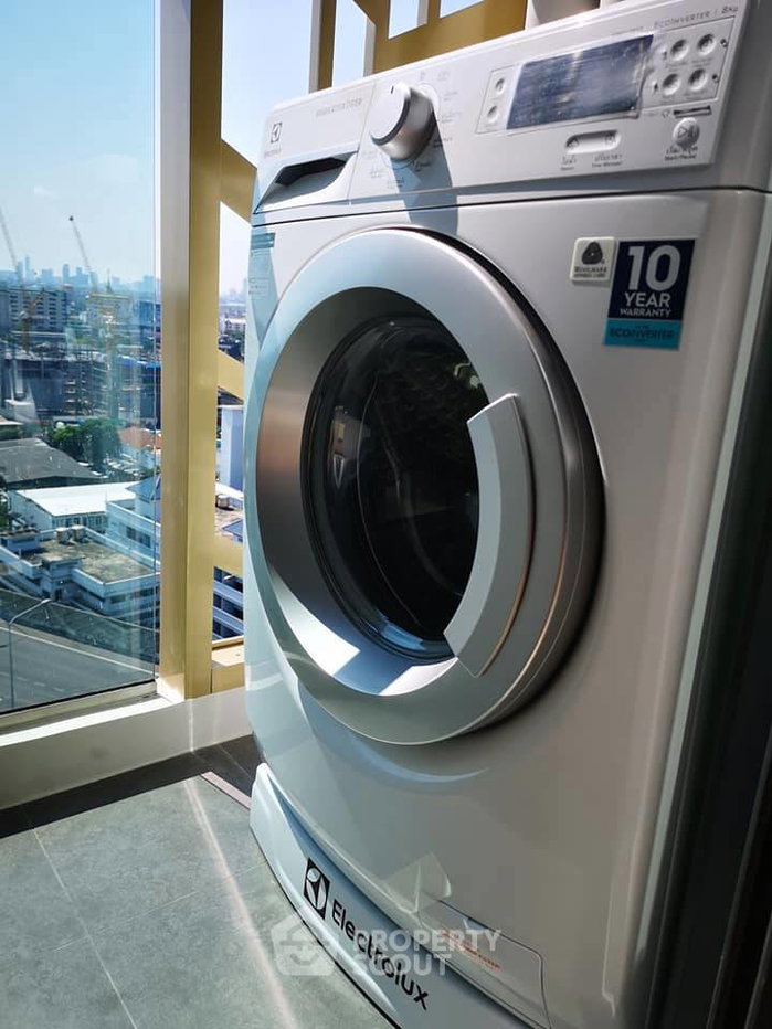 picture 1-BR 36 Sqm Condo At Mayfair Place Sukhumvit 50, 13th-Floor, Near BTS On Nut (ID 511915) - 9/14
