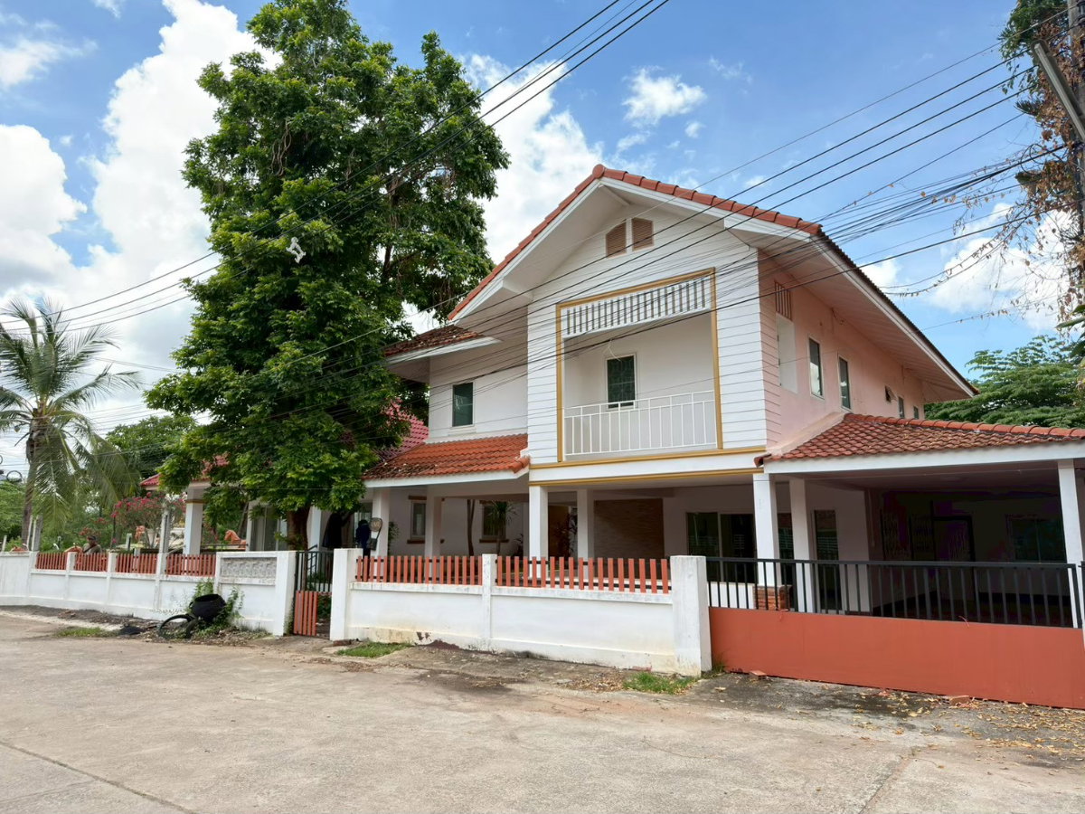 picture Detached House with Guest House | Somboonsap 103 sq. wah | THB 4.2 M - 2/20