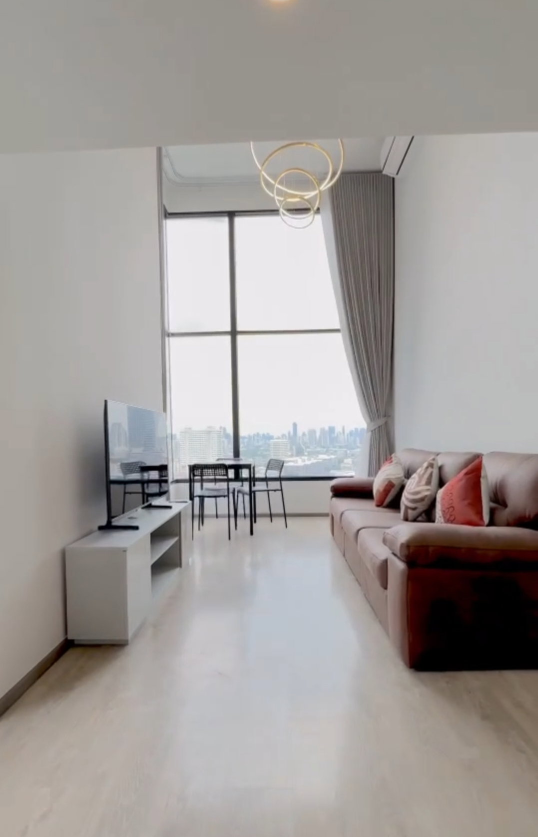 SOHO รัชดา 17 | duplex 2 นอน 48 ตร.ม. MRT ห้วยขวาง | **ค่าเช่า 42,000 บาท** นัดชม แอดไลน์ ID: @property.ma