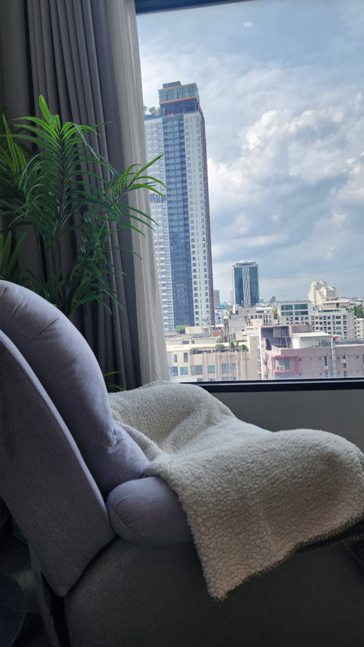 picture 🎊 Newly Renovated 1-Bed (Loft) : Ready to Move-in 🎉 - 5/9