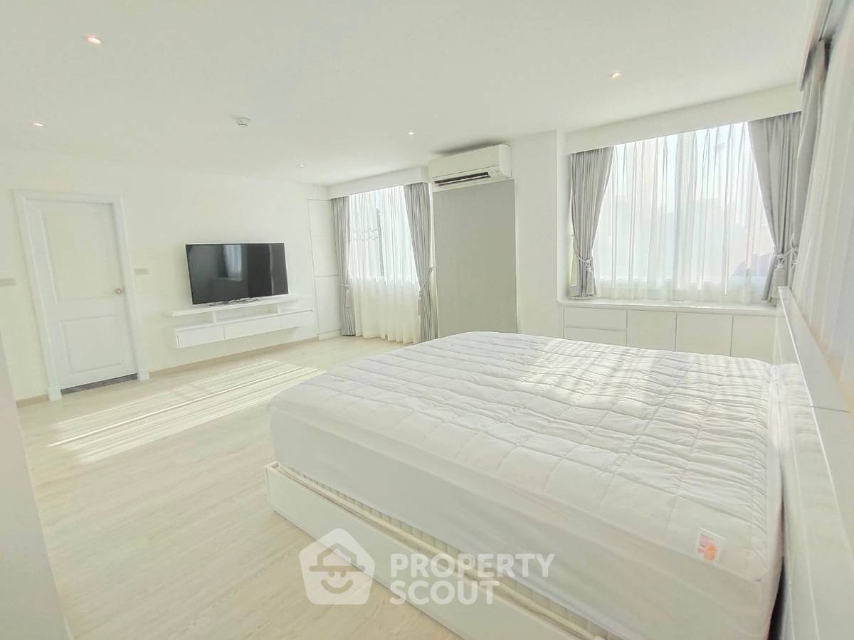 picture 100m From BTS Sala Daeng | 2-BR 144 Sqm At Silom Condominium (ID 382005) - 12/18