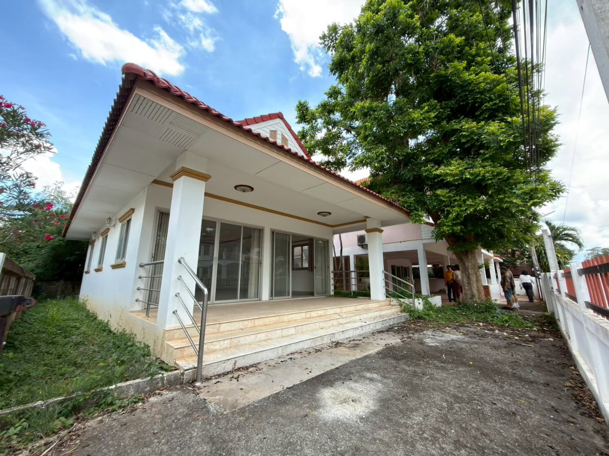 picture Detached House with Guest House | Somboonsap 103 sq. wah | THB 4.2 M - 4/20