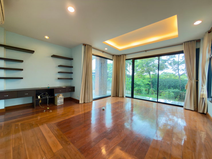 picture A large, luxurious detached pool villa ✨ on a 161.6 sq.m. plot of land, featuring a large koi pond that can be renovated into a swimming pool. - 11/26