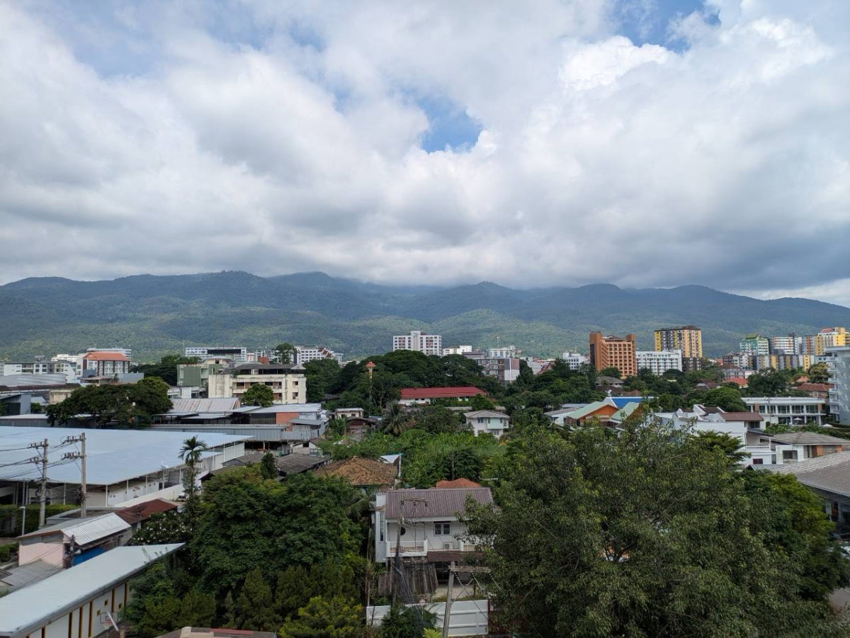 picture Stunning Mountain view condo just 200 m. from MAYA mall, Chiang Mai - 12/13