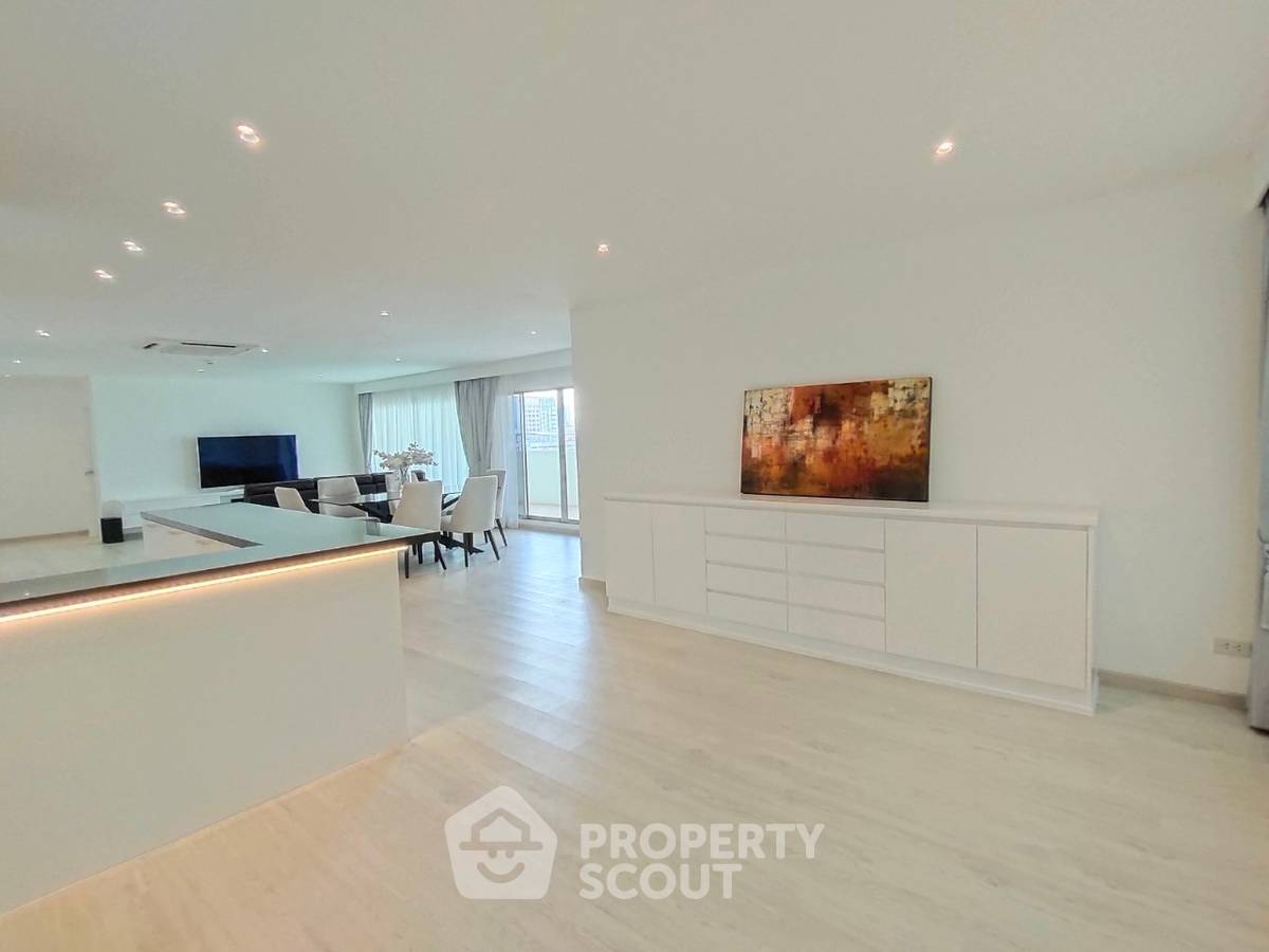 picture 100m From BTS Sala Daeng | 2-BR 144 Sqm At Silom Condominium (ID 382005) - 7/18