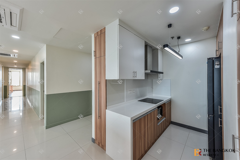 The Empire Place Luxuriously Elevated Unit