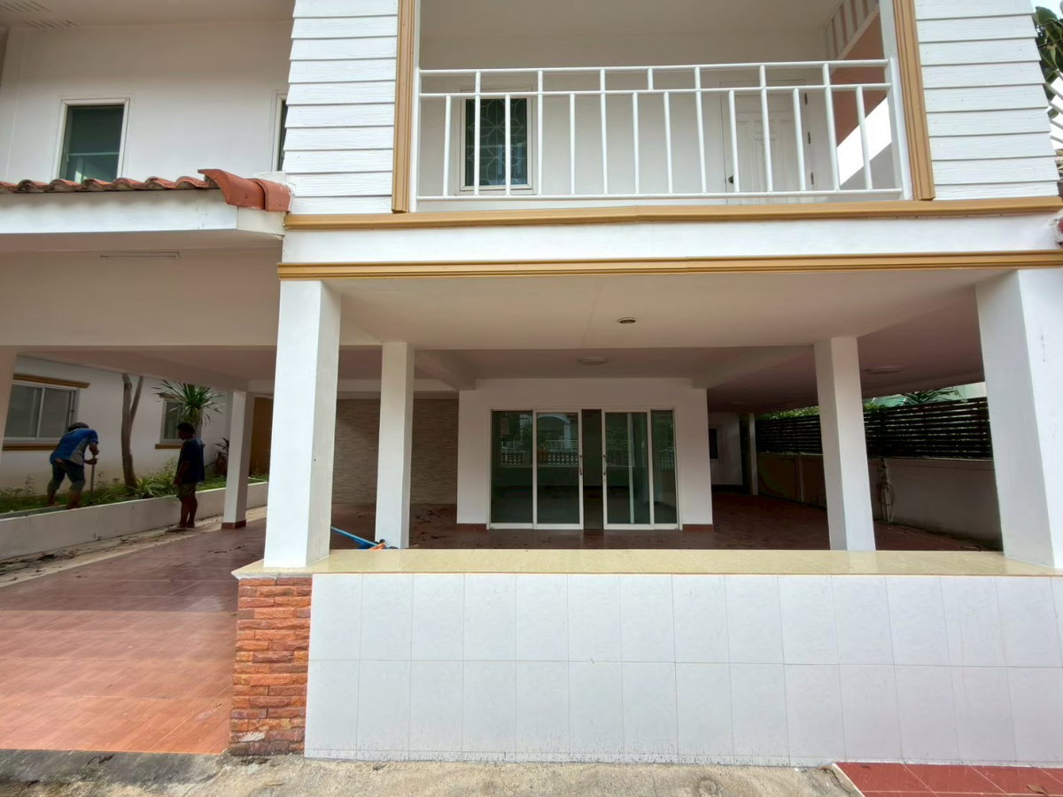 picture Detached House with Guest House | Somboonsap 103 sq. wah | THB 4.2 M - 3/20