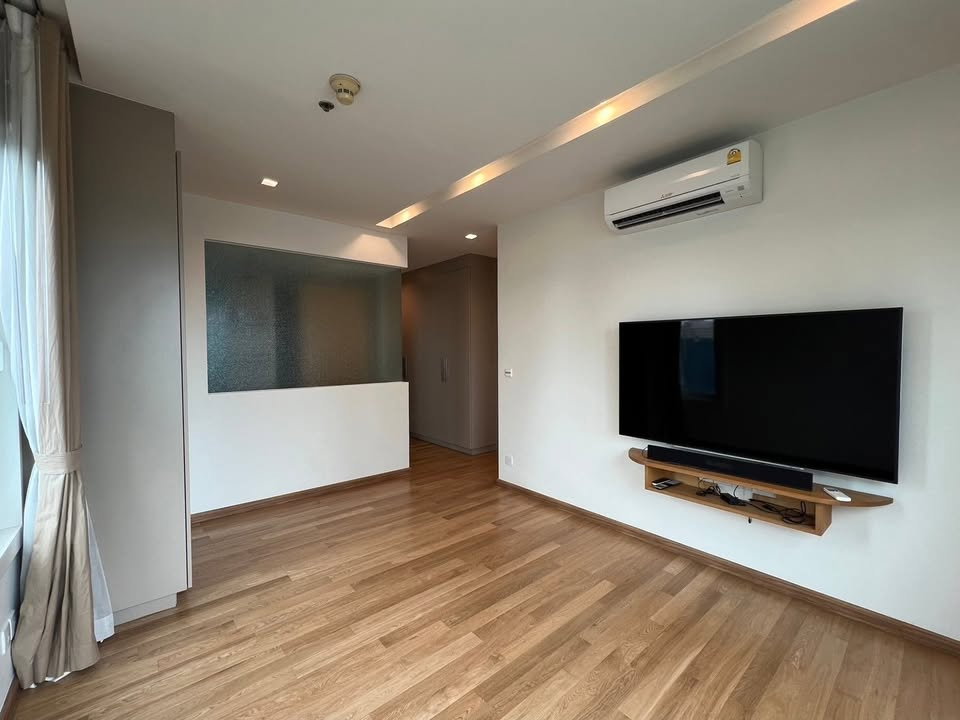รูป P0858/[ขาย] สิริ แอท สุขุมวิท (Siri At Sukhumvit) | คอนโดระดับพรีเมียม ยูนิตใหญ่ หายาก! | 3 ห้องนอน 3 ห้องน้ำ - รูปที่ 1/5