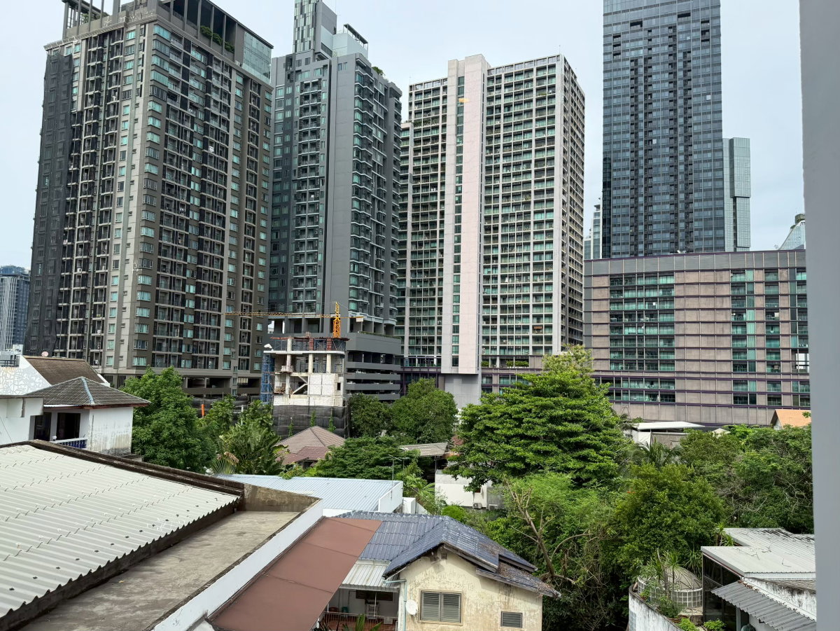 picture Ultra-Luxury Pet-Friendly Condo for Sale: Via 34 Sukhumvit, Spacious 93.02 sq.m., Exclusive Privacy - 15/15