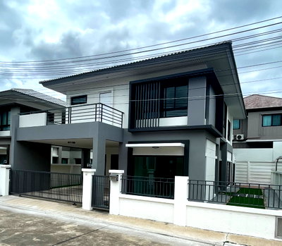 บ้านเดี่ยวให้เช่า : ให้เช่า The Complete Sriracha **บ้านรีโนเวทใหม่**