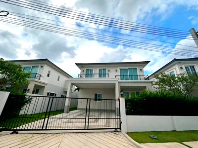 บ้านเดี่ยวให้เช่า : HR3744ให้เช่าบ้านเดี่ยวหรู ลัดดารมย์ จตุโชติ 15 ทำเลหน้าสวน-ติดคลับเฮ้าส์ | ใกล้ทางด่วนจตุโชติ-สุขาภิบาล 5 [ยินดีรับผู้เช่าทุกชาติ]