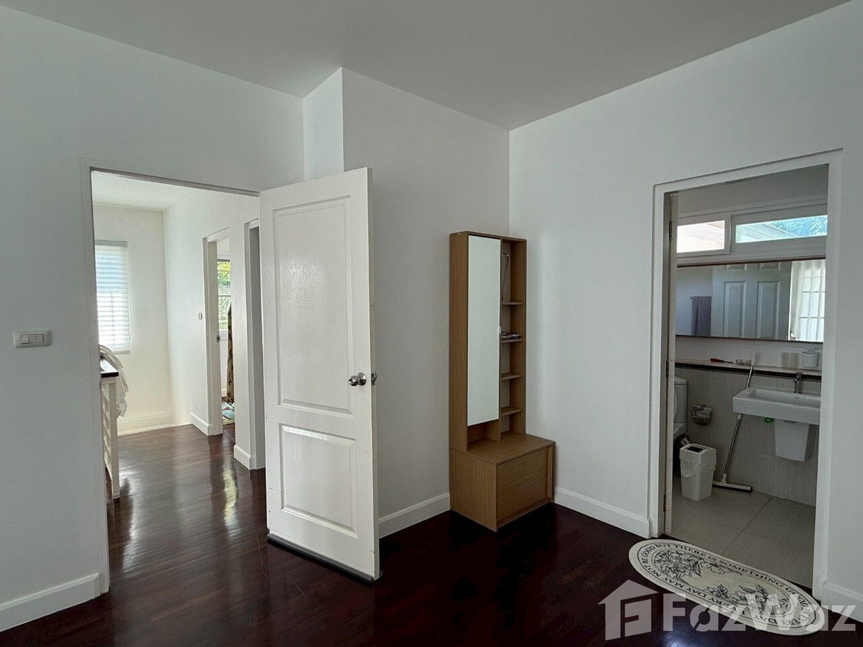 picture Stylish Living on A Peaceful Phuket Hillside 5367665 - 16/21