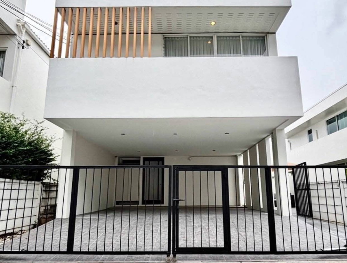 💥CP-11677💥ให้เช่า บ้านเดี่ยวพูลวิลล่า สไตล์โมเดิร์น โครงการ Courtyard Villa พระราม 9 – วงแหวน 👉แอดไลน์ @luxeliving