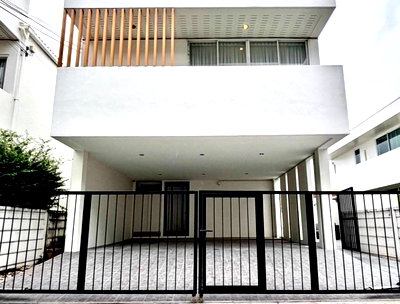 Houses for rent : 💥CP-11677💥 For Rent: Modern style detached pool villa in Courtyard Villa Rama 9 - Wongwan project. 👉Add Line @luxeliving