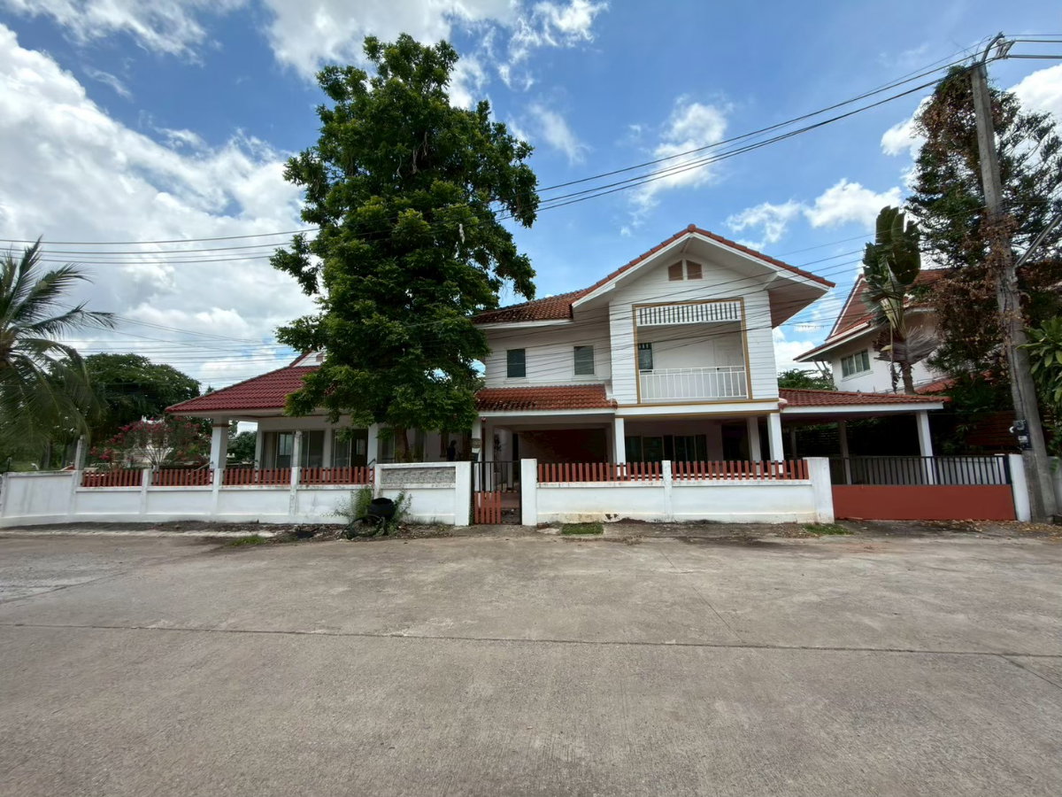 picture Detached House with Guest House | Somboonsap 103 sq. wah | THB 4.2 M - 17/20