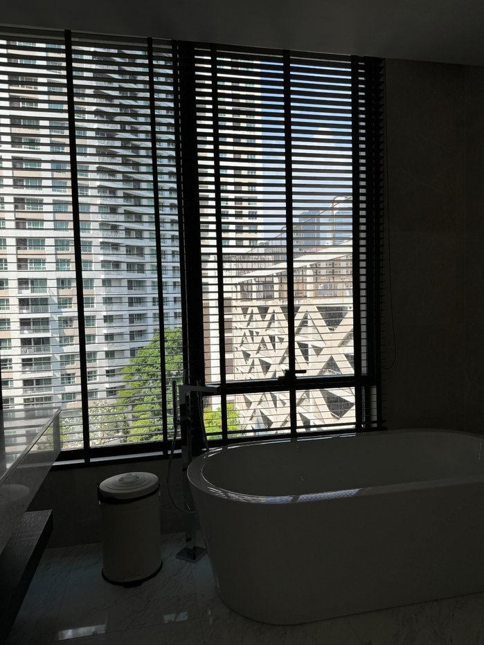 รูป ที่พักอาศัยระดับซูเปอร์ลักชัวรีในกรุงเทพฯ | ยูนิตห้องมุมหายากที่ Sindhorn Residence - รูปที่ 5/43