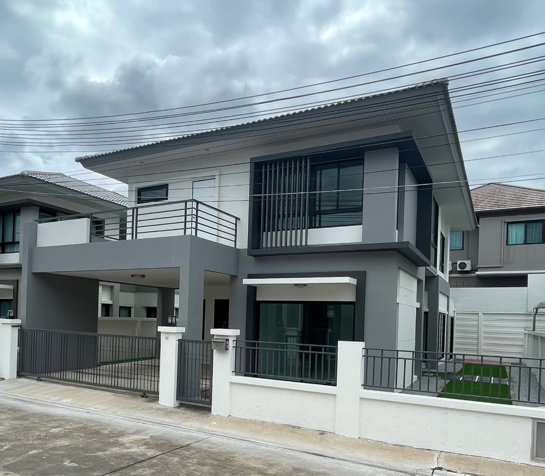 picture For sale Large detached house The The Complete Sriracha - 1/21