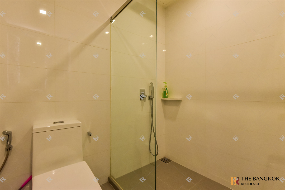 picture Easy Travel, Fully Utilized Space The Room Rama 4 near MRT Hua Lamphong Station - 9/10
