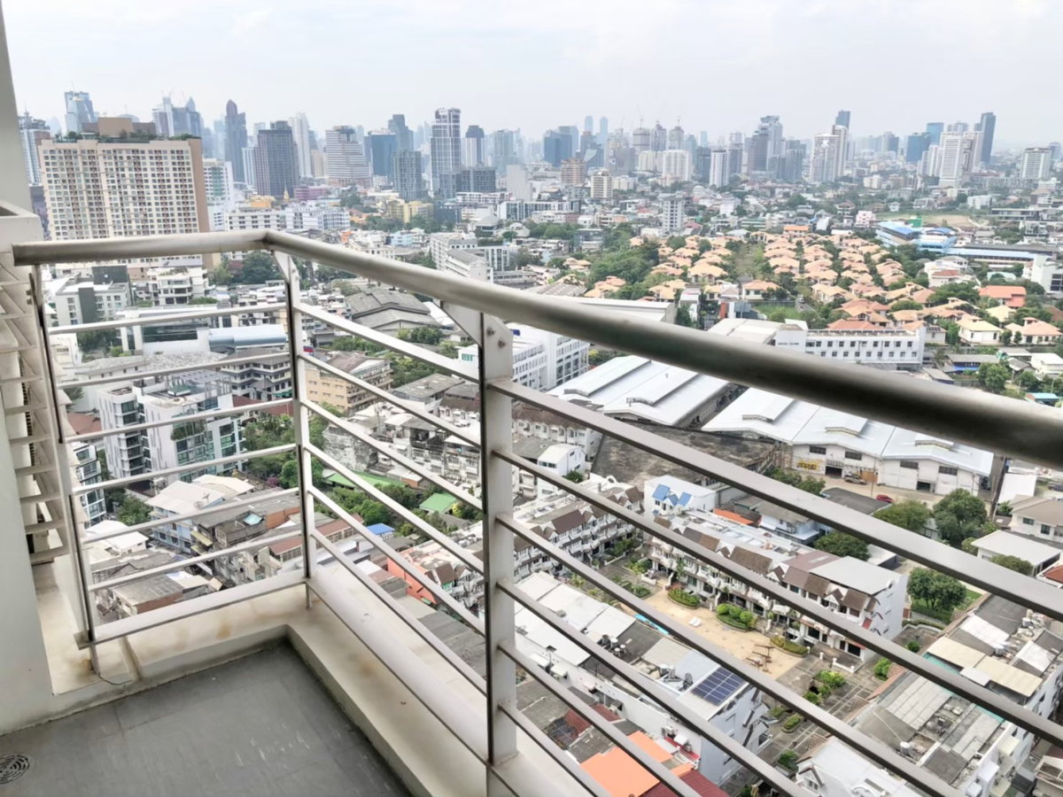 picture For rent: Exclusive Corner Unit at Le Luk Condo – Steps from BTS Phra Khanong - 59/66