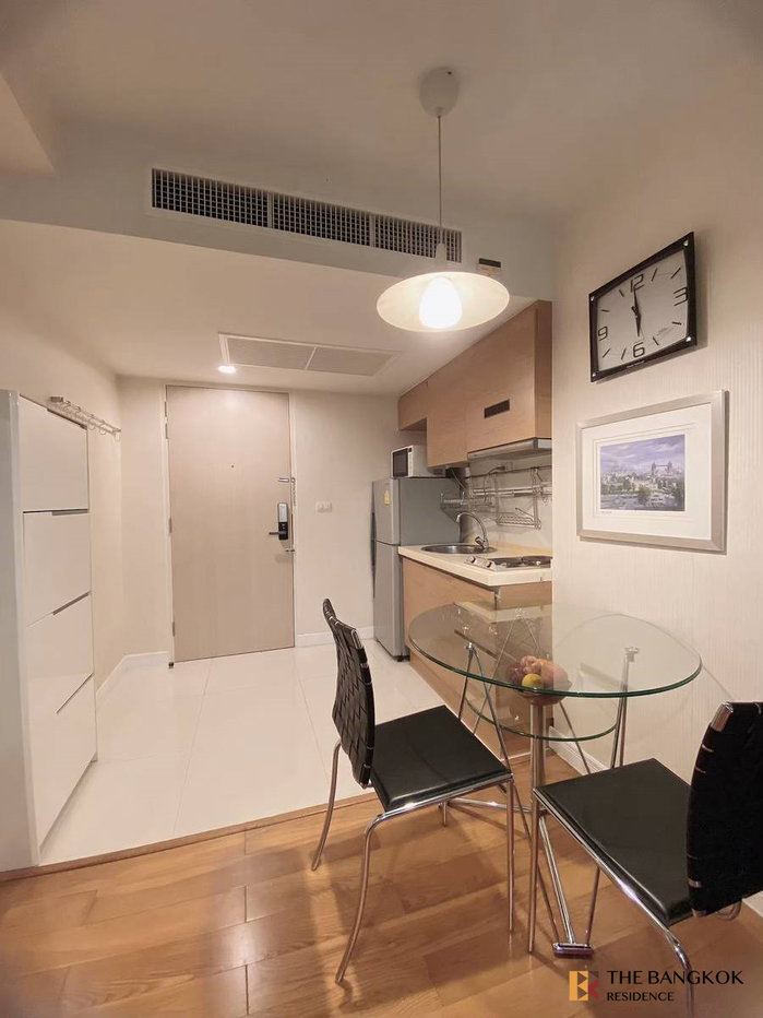 picture Focus on Saladaeng Near BTS sala daeng ready-to-move-in condo, central city location - 2/6