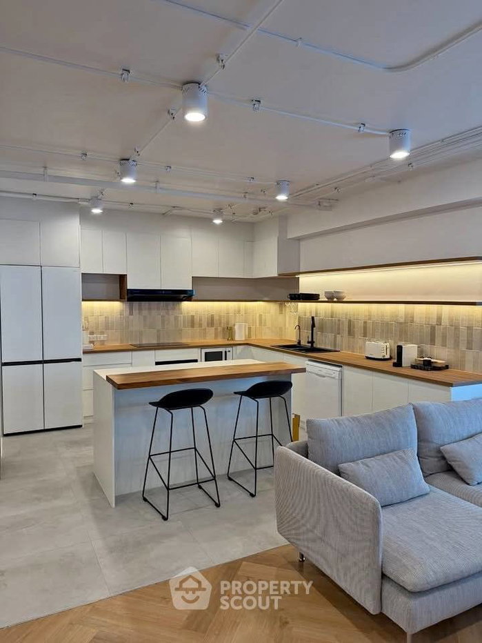 picture Spacious 3-BR 143 Sqm At Richmond Palace, BTS Phrom Phong (ID 3133840) - 2/13