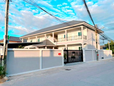 Apartment building for sale Krathinglai Beach : Apartment for sale with existing tenants, Nong Ket Yai, Bang Lamung, Chonburi. Immediate income.