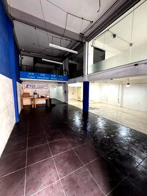 เช่าอาคารพาณิชย์ กรุงเทพมหานคร : 🏢🔥 อาคารพาณิชย์ให้เช่า 2 ชั้น ใกล้แยกเหม่งจ๋าย  2 คูหาตีทะลุ 1 ห้องน้ำ พื้นที่กว้าง ใช้งานได้เต็มพื้นที่ เหมาะทั้งทำสำนักงาน 