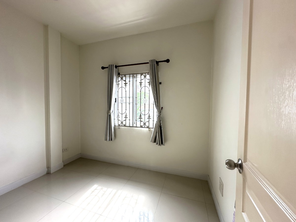 picture 3-Bedroom Townhouse in Thepharak 82 - 5/13