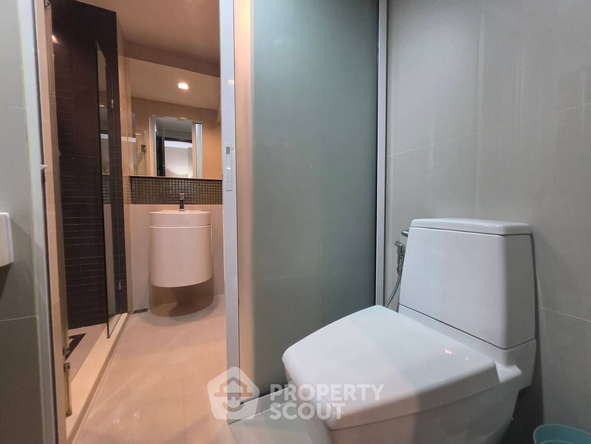 picture 32nd-Floor 1-BR At Rhythm Sathorn, 300m To BTS Saphan Taksin (ID 309472) - 8/13