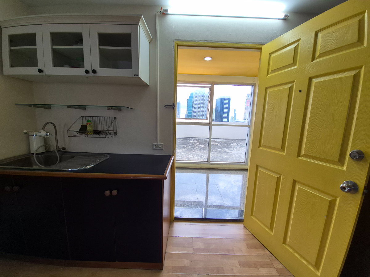 picture 15,000 baht/month 1/1 bed First Sukhumvit 1 BTS Ploenjit - 12/12
