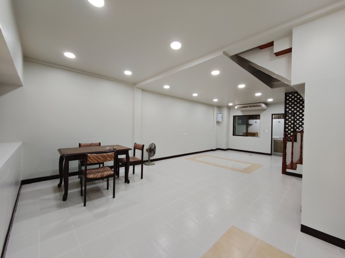 รูป #ให้เช่าบ้านสุขุมวิท77 #ให้เช่าบ้านอ่อนนุช  #ให้เช่าทาว์นโฮมอ่อนนุช 3 ชั้น ถนนสุขุมวิท ถนนอ่อนนุช ซอยอ่อนนุช17 ขนาด 21.2 ตรว.  260 ตรม.  - รูปที่ 4/34