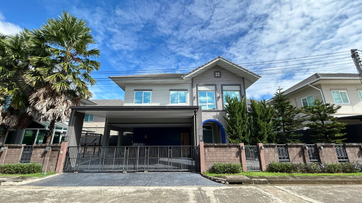picture Luxury Homes, Laddarom Elegance, Ruamchok, 2 Houses Available, in a premium residential community. - 37/38