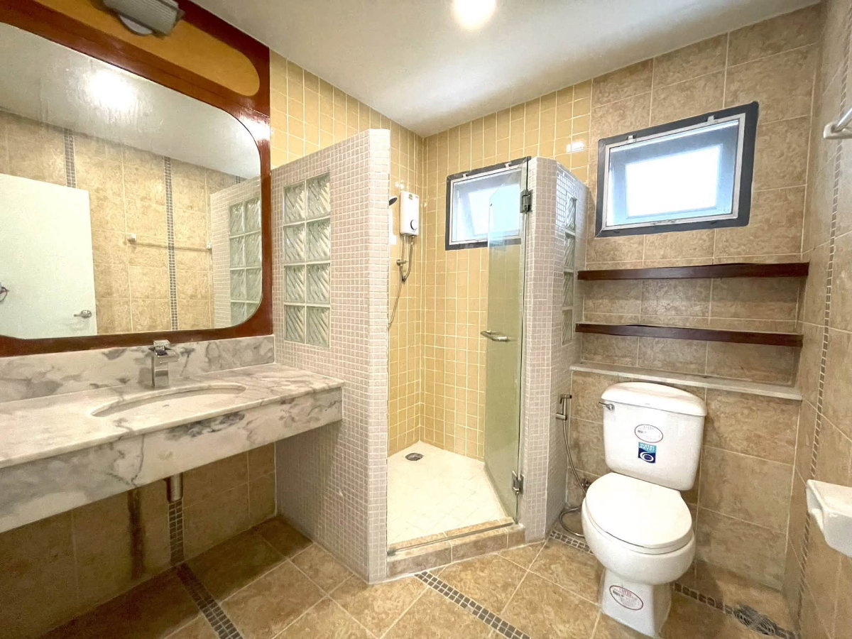 รูป ให้เช่า บ้านเดี่ยวรีโนเวทใหม่ บ้านกรองทอง พัฒนาการ 32 | ใกล้ทองหล่อ 5 กม. | Pet Friendly | ทำ Home Office ได้ - รูปที่ 16/20
