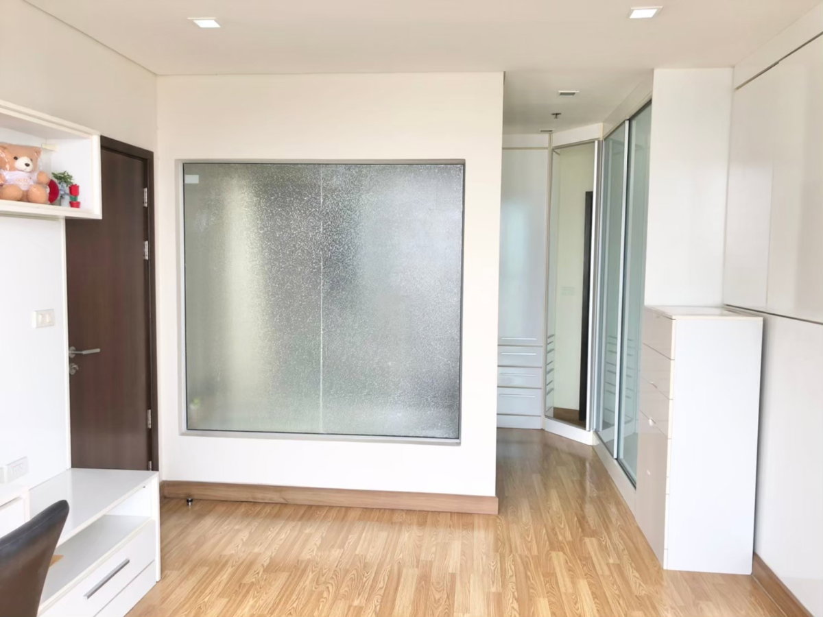 picture For rent: Exclusive Corner Unit at Le Luk Condo – Steps from BTS Phra Khanong - 60/66