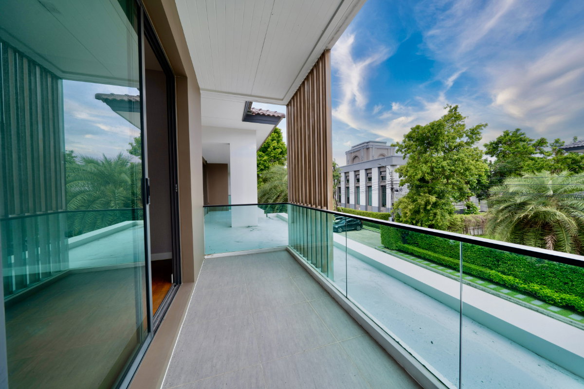 รูป ขายด่วน! บ้านหรูย่านบางนา THE GRAND LUX บางนา-สวนหลวง พื้นที่ 120 ตรว. สภาพใหม่มาก! - รูปที่ 27/35