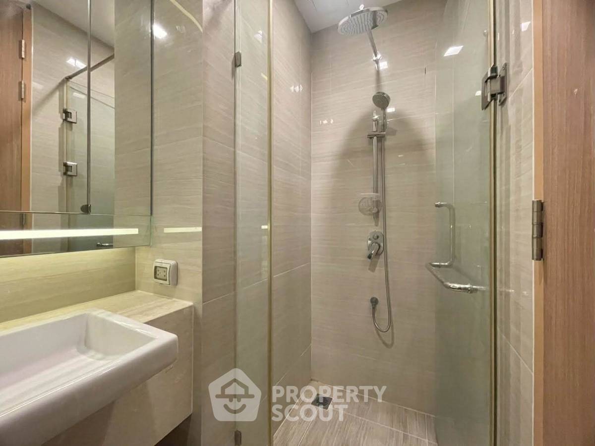 picture 19th-Floor 3-BR Condo At Noble Be 33 Near BTS Phrom Phong (ID 3193457) - 11/18