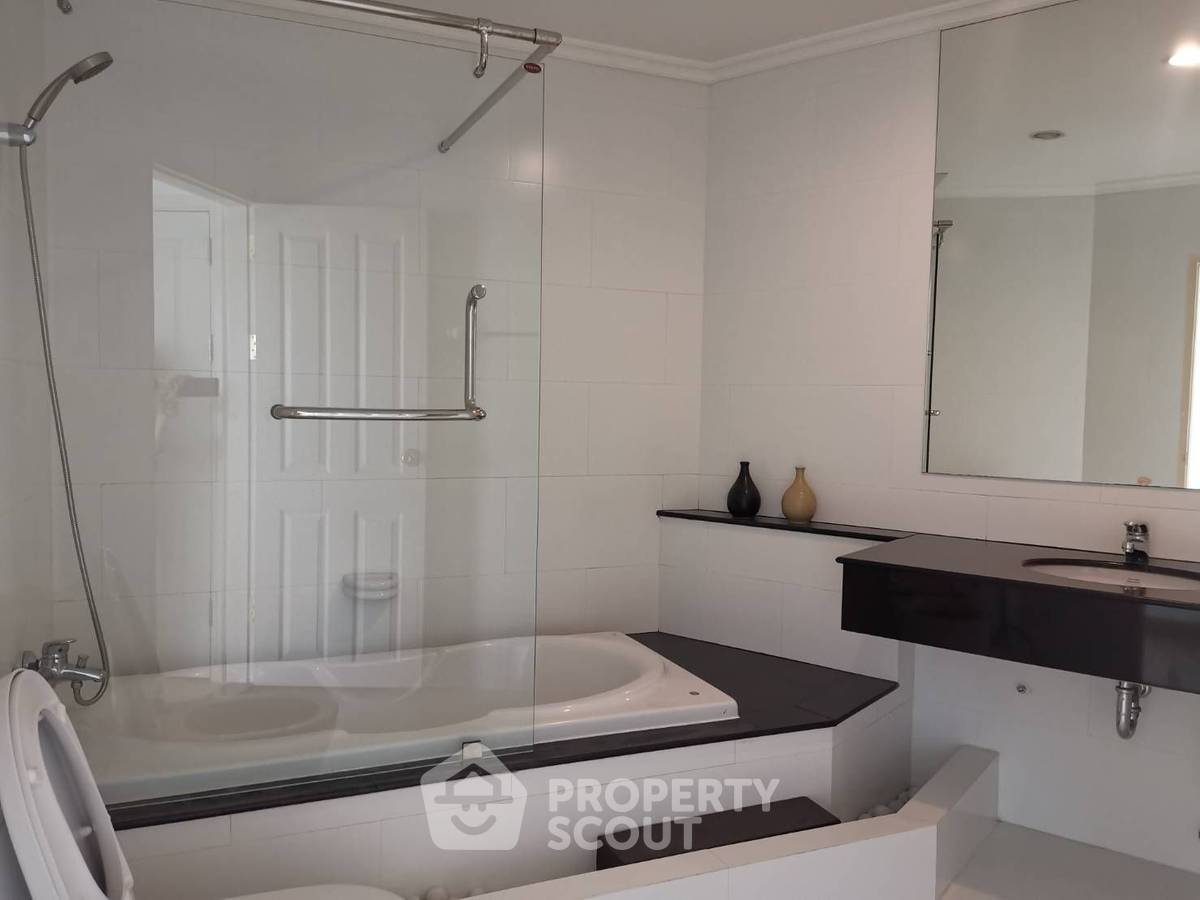 รูป คอนโด 2 ห้องนอน ชั้น 26 ขนาด 114 ตร.ม. ให้เช่า Supalai Casa Riva (ID 998352) - รูปที่ 10/15