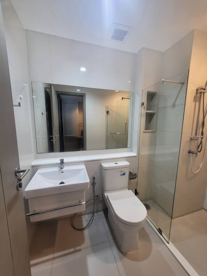 รูป Condo for RENT : Life Asoke Rama 9 𝐒𝐢𝐳𝐞 : 35 sqm. 1 Bed / 1 Bath /ครัวปิด / City View 𝐅𝐥𝐨𝐨𝐫 : 36 Tower: A ✅ Fully furnished - รูปที่ 7/9
