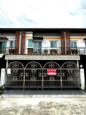 Townhouses for sale Samut Prakarn : 3-Bedroom Townhouse in Thepharak 82
