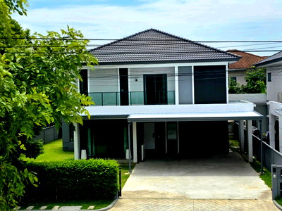 บ้านเดี่ยวให้เช่า : ให้เช่า บ้านเดี่ยว CENTRO Vibhavadi  ** 79,900 บ./ด. **  ที่ดิน 100 ตร.ว.  พท. ใช้สอย 252 ตร.ม.  4ห้องนอน  5ห้องน้ำ  3ที่จอดรถ